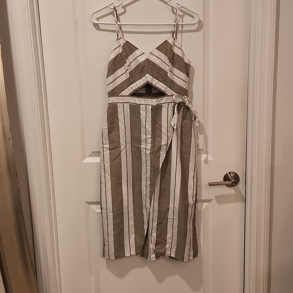 Tan and white Express midi dress with exposed cut out size 4 - Picture 1 of 9